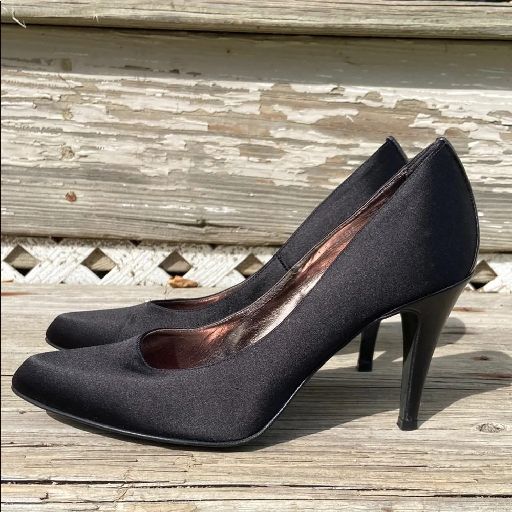 Donald J. Pliner Couture 'Rida' Black Satin & Leather Pump Women's Size 8 - Picture 2 of 13